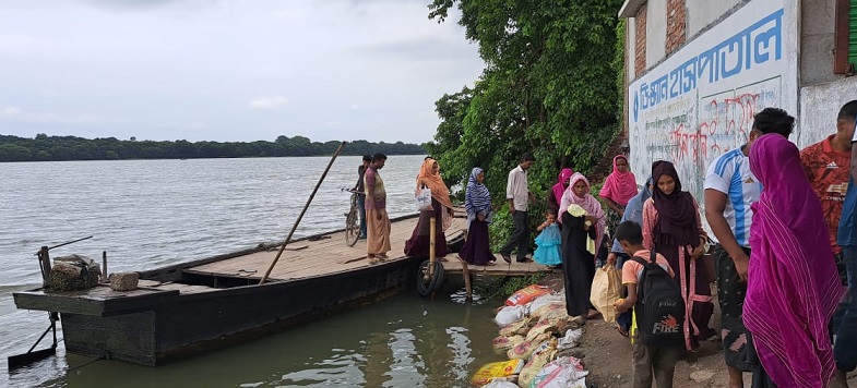 চাঁপাইনবাবগঞ্জে অতি সামান্য বেড়েছে পদ্মা’র পানি,ফারাক্কা বাঁধের গেটের দিকে লক্ষ রাখছে পানি উন্নয়ন বো